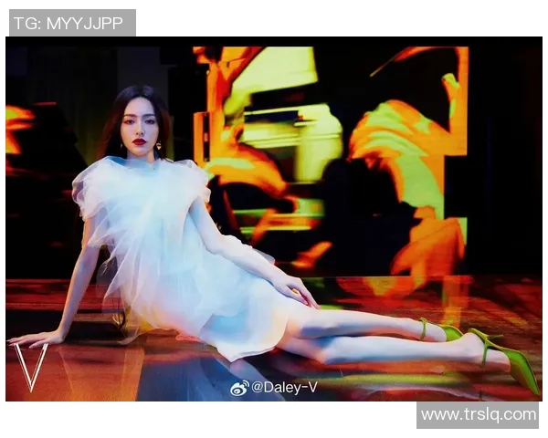 唐嫣展现足球魅力与时尚风采的精彩写真作品欣赏 唐嫣展现足球魅力与时尚风采的精彩写真作品欣赏