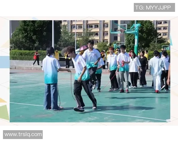 四年级学生足球赛精彩回顾与感悟分享，团结拼搏展现青春风采